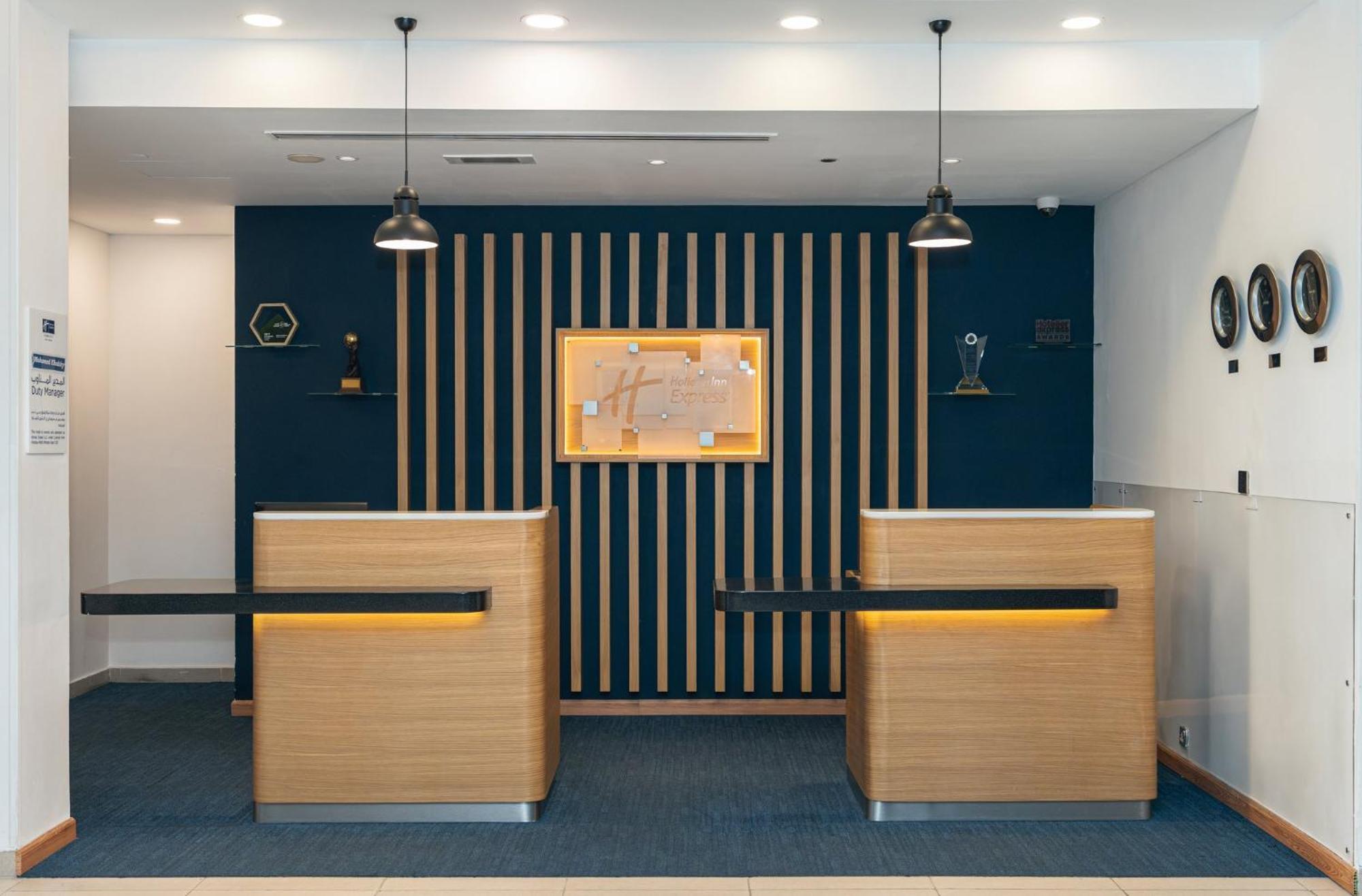 Holiday Inn Express Dubai, Jumeirah By Ihg Exterior photo